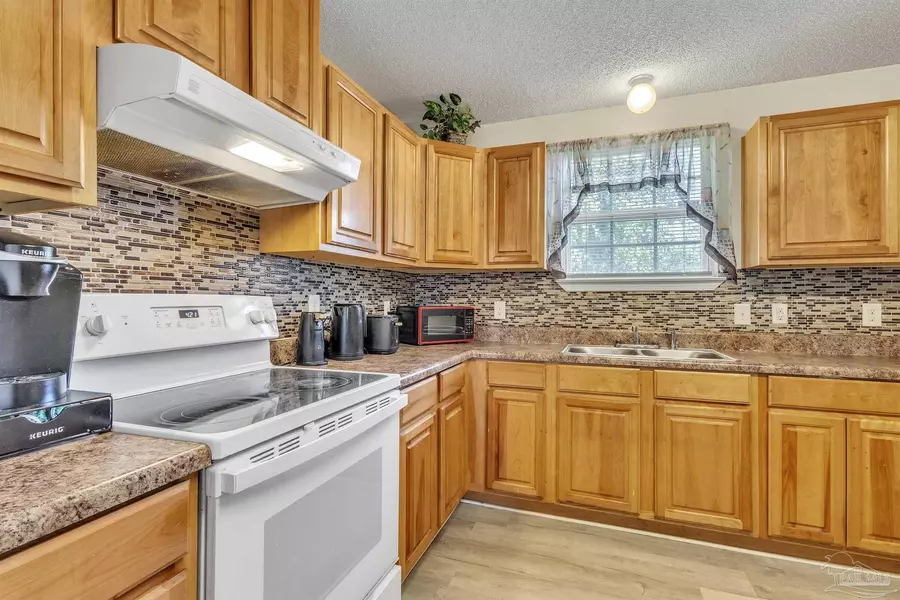 205 E Hatton St, Pensacola, FL 32503