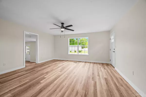 Milton, FL 32570,6998 Cosmos St