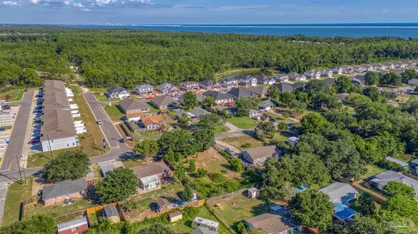 Gulf Breeze, FL 32563,1689 Oak Dr