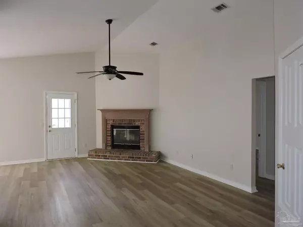 Pensacola, FL 32507,372 Mizzen Ln