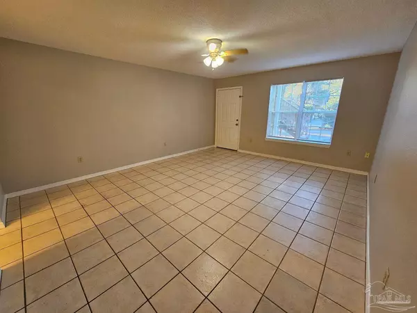 6828 Hunt St, Milton, FL 32570