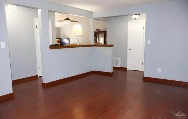 Mcdavid, FL 32568,111 Cotton Creek Rd