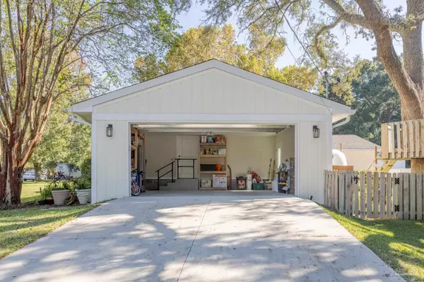 Gulf Breeze, FL 32561,6 Pinetree Dr