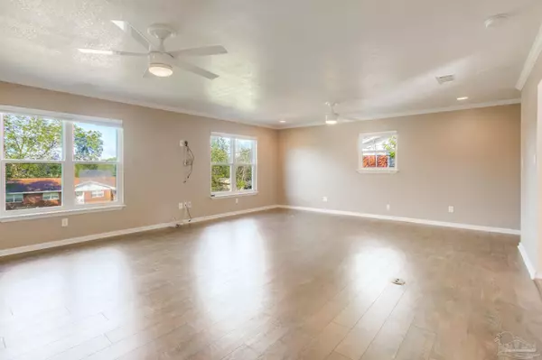 Pensacola, FL 32505,6116 E Shore Dr