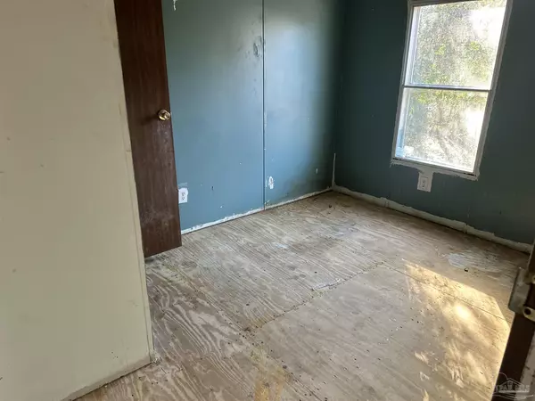 Navarre, FL 32566,2240 Crescent Wood Rd