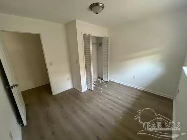 Pensacola, FL 32503,1722 Davis Hwy