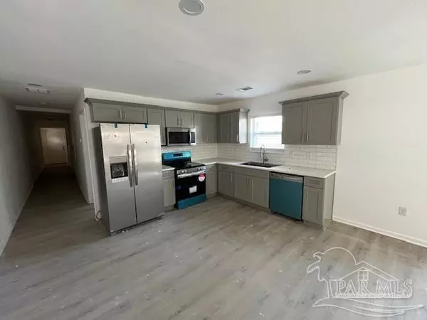 Pensacola, FL 32503,1722 Davis Hwy