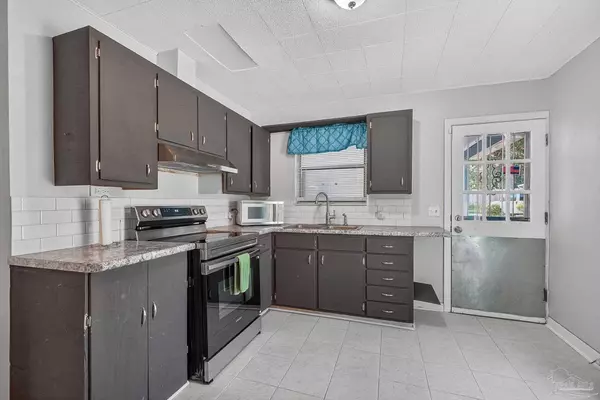 Pensacola, FL 32505,6100 Fairview Dr