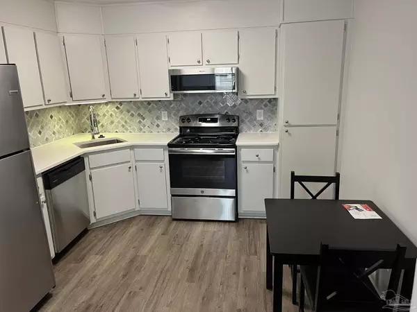 Gulf Breeze, FL 32563,1271 Redwood Ln