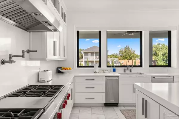 Gulf Breeze, FL 32563,3348 Edgewater Dr