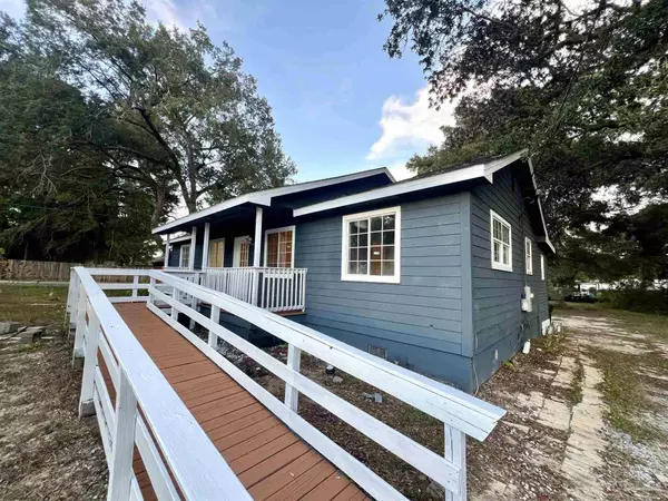 5796 Washington St, Milton, FL 32570