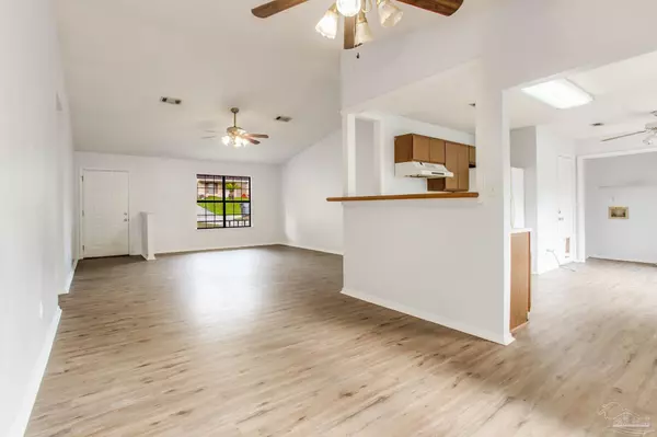 Pensacola, FL 32526,6718 Bellview Pines Rd