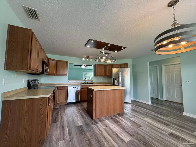 8281 Segura St, Navarre, FL 32566