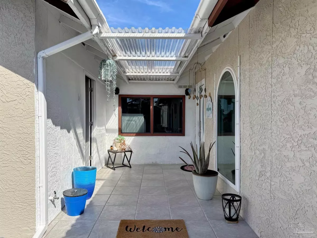 Navarre, FL 32566,2076 Wind Trace Rd