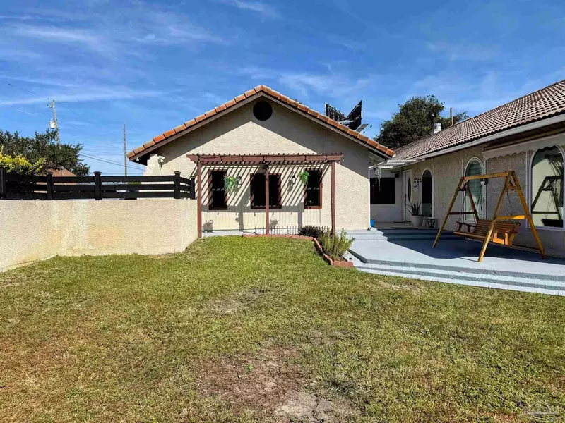 2076 Wind Trace Rd, Navarre, FL 32566