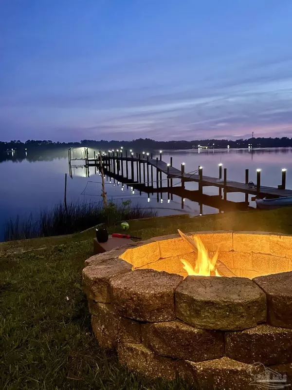 Navarre, FL 32566,2975 Holley Point Rd