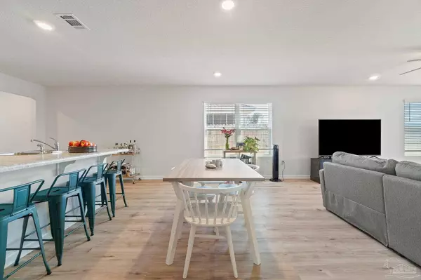 Pace, FL 32571,5252 Peach Dr