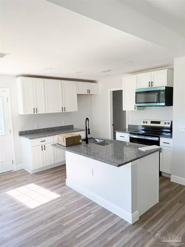 Pensacola, FL 32505,5102 Cranston Ave