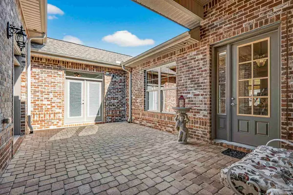 Pensacola, FL 32526,5992 Huntington Creek Blvd