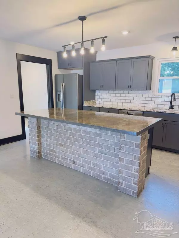 Pensacola, FL 32526,6408 Sarasota St