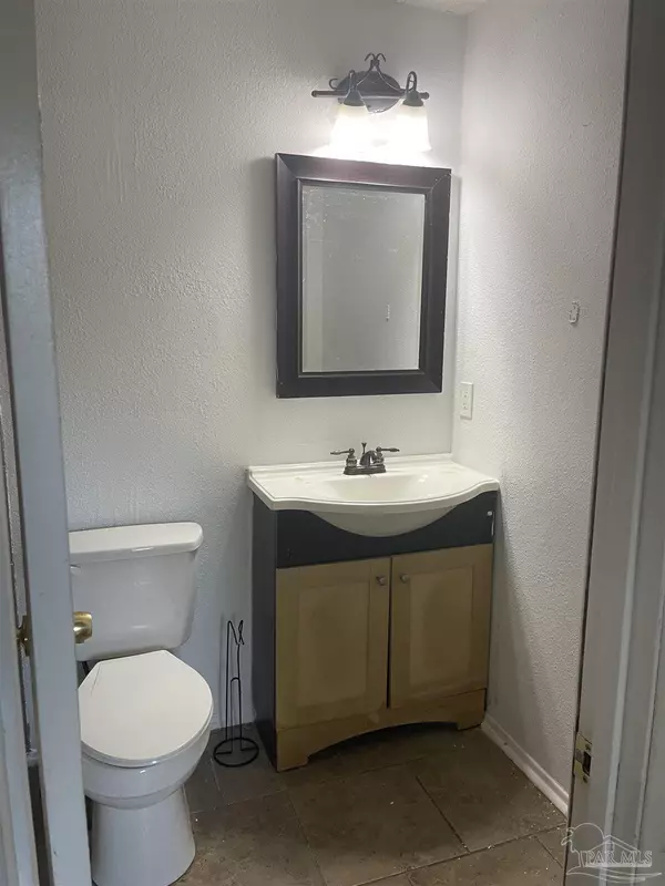 Pensacola, FL 32507,205 Marine Dr