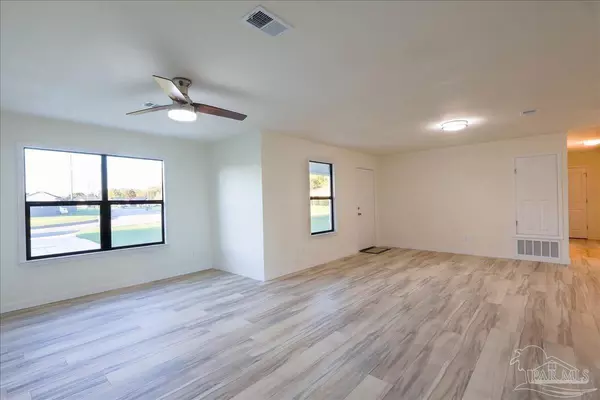 Pensacola, FL 32526,6421 Meadow Field Cir