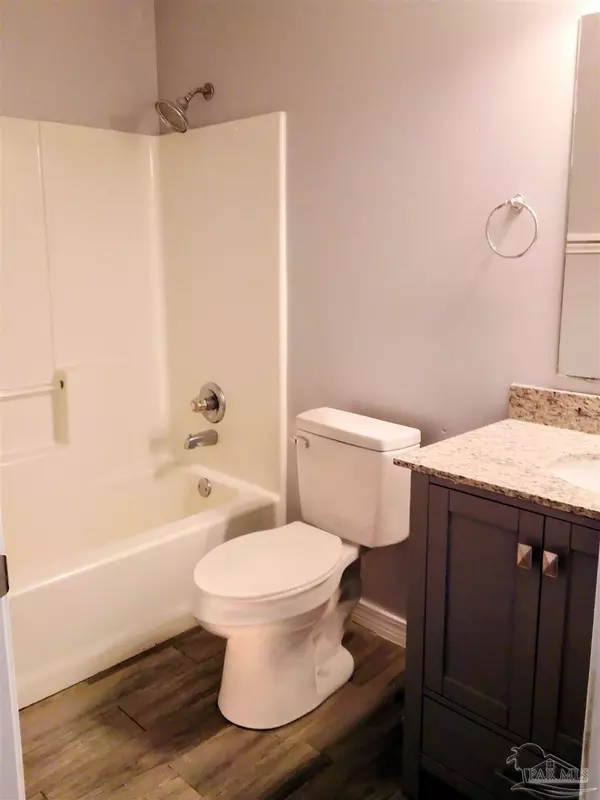 Navarre, FL 32566,6951 East Bay Blvd