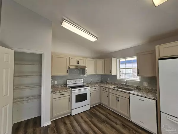 Cantonment, FL 32533,28 Easton St