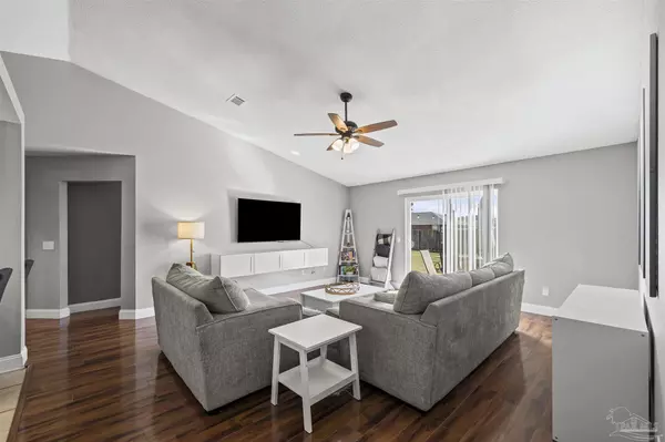 Pensacola, FL 32507,817 Binnacle Pl