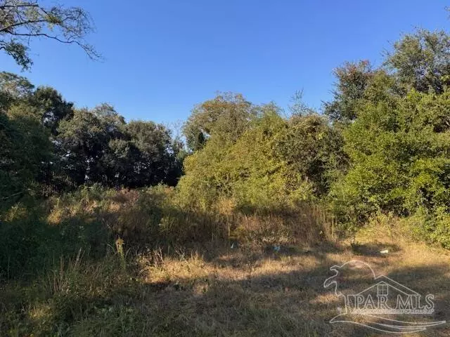 7401 Cora Ln, Pensacola, FL 32505