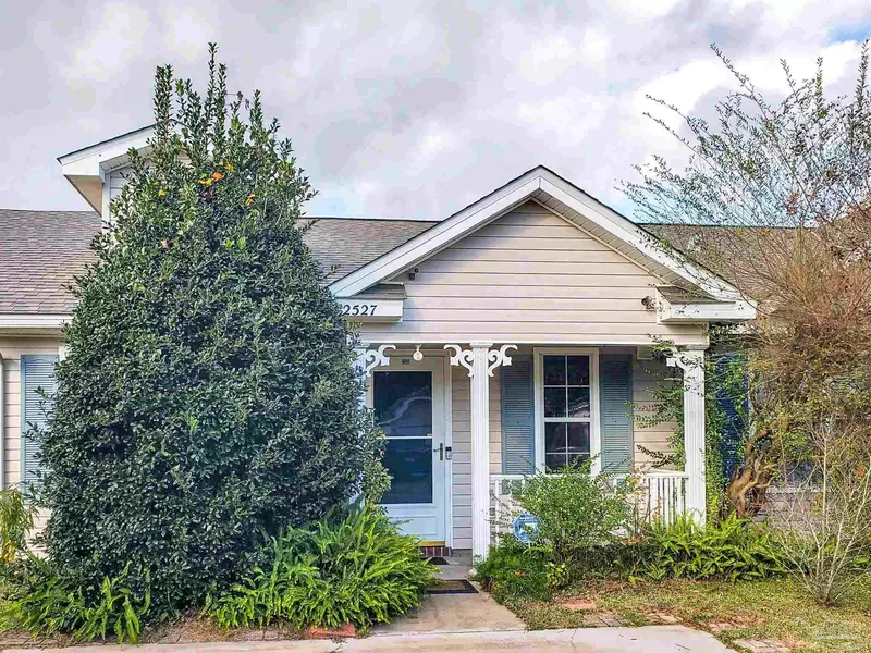 2527 Trailwood Dr, Cantonment, FL 32533