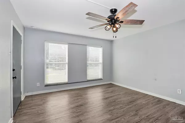 Pensacola, FL 32506,10 Fountain Abbey