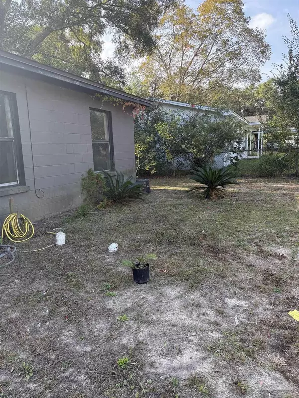 Pensacola, FL 32505,6647 Hampton Rd