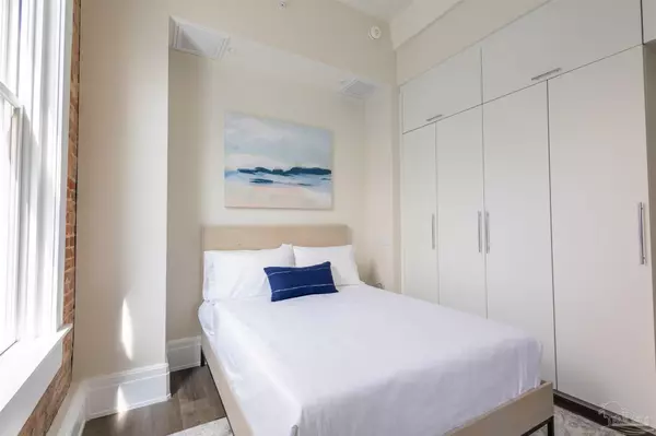 Pensacola, FL 32502,17 S Palafox Pl