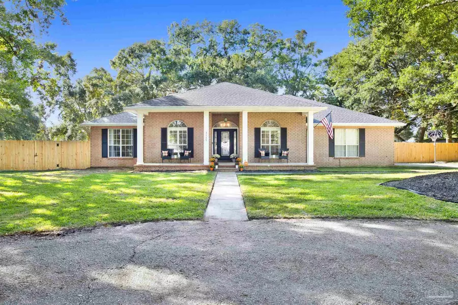 3137 Runnymede Rd, Pensacola, FL 32504