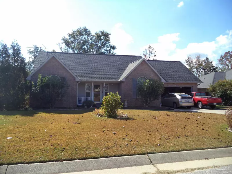 2716 Southern Oaks Dr, Cantonment, FL 32533