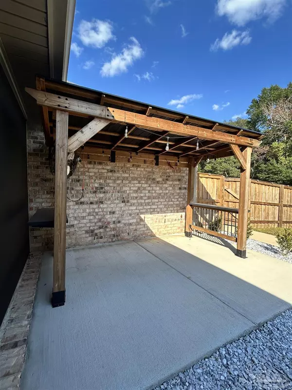 Milton, FL 32583,4084 Blue Hillside Ln