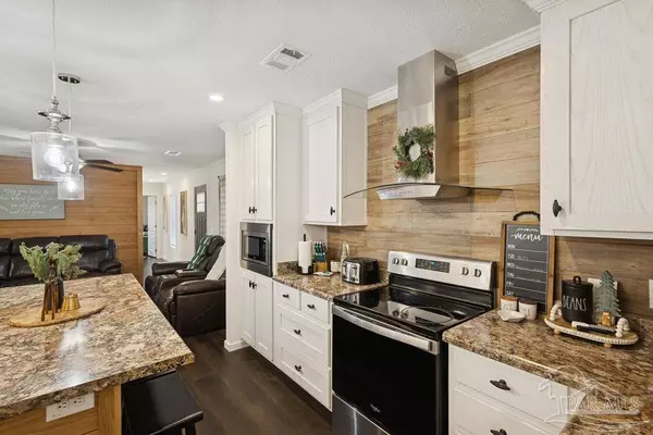 Jay, FL 32565,10309 Hwy 89