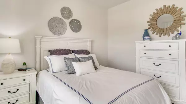 Pensacola, FL 32507,8657 Russellcross Blvd