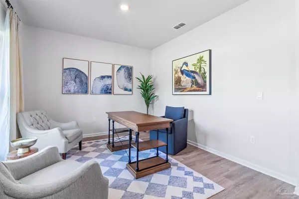 Pensacola, FL 32507,8653 Russellcross Blvd