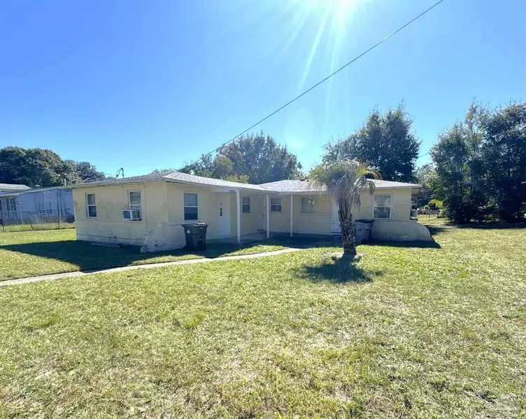 2 Ellis Dr, Pensacola, FL 32507