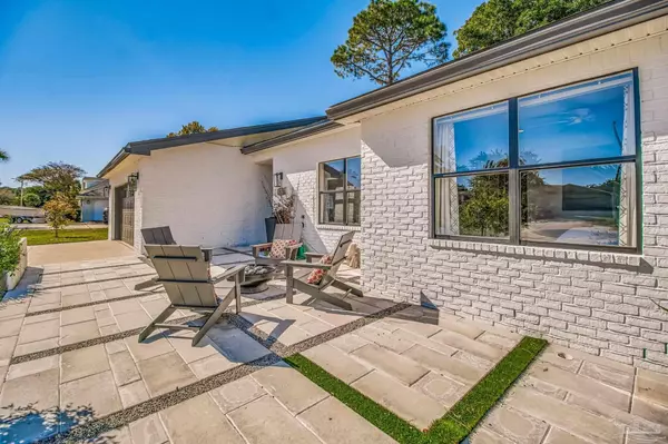 Gulf Breeze, FL 32563,975 Grand Canal St