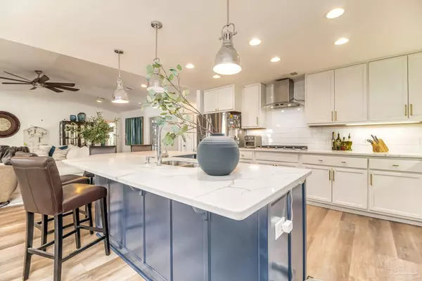 Gulf Breeze, FL 32563,975 Grand Canal St