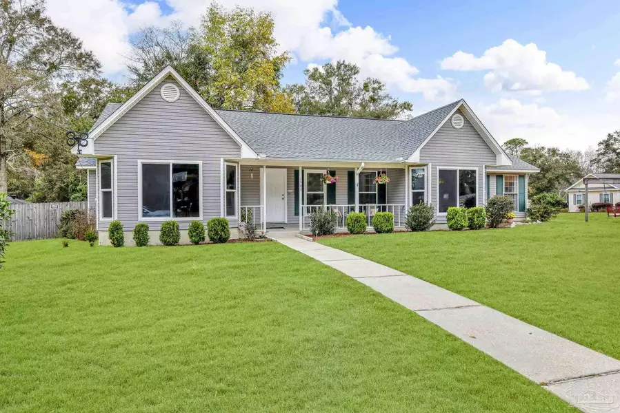 1500 Country Side Dr, Cantonment, FL 32533