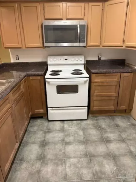 537 Petros Cir, Pensacola, FL 32505