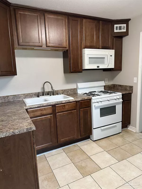 Cantonment, FL 32533,425 Well Line Rd