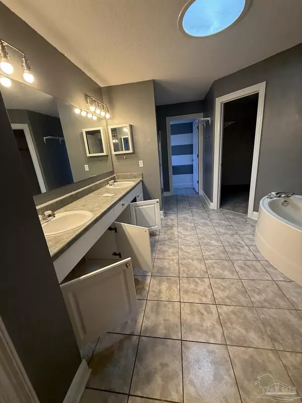 Pensacola, FL 32507,129 Belay Way