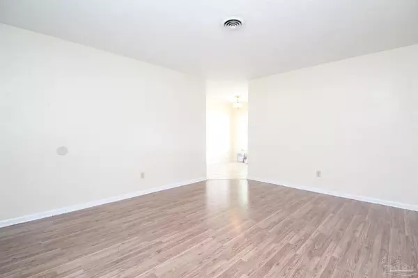 Pensacola, FL 32505,106 St Regis Dr