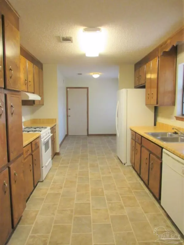 Pensacola, FL 32506,10113 Peppertree Ct