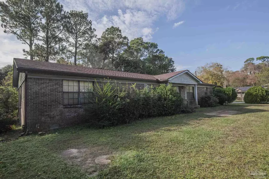 496 Lownde, Pensacola, FL 32507